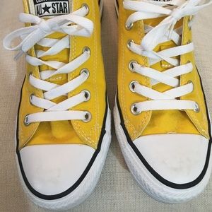 Yellow Converse All Star